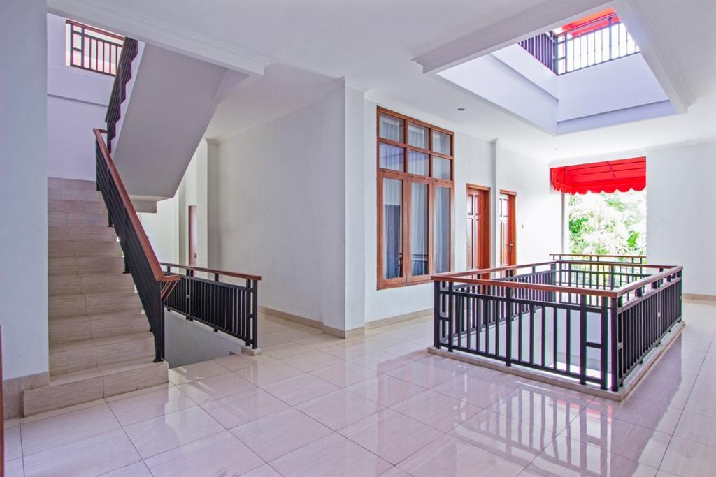 Hotel Reddoorz @ Plemburan à Sleman  Extérieur photo