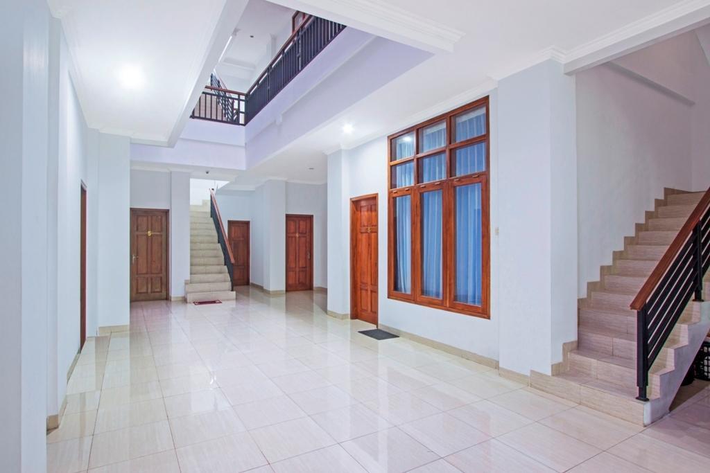 Hotel Reddoorz @ Plemburan à Sleman  Extérieur photo
