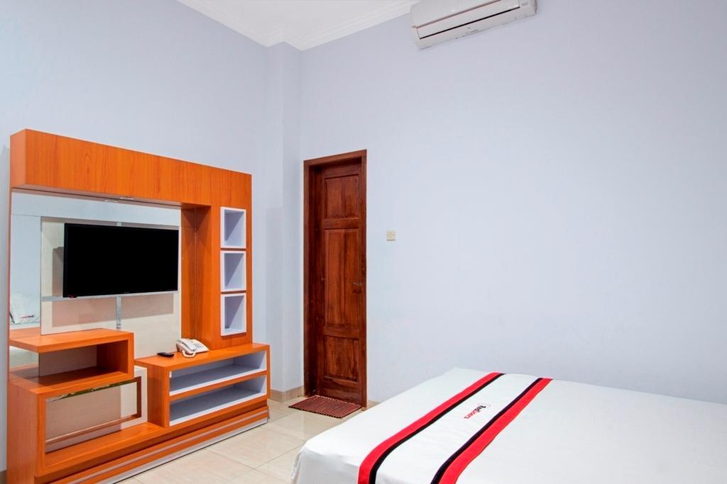 Hotel Reddoorz @ Plemburan à Sleman  Extérieur photo
